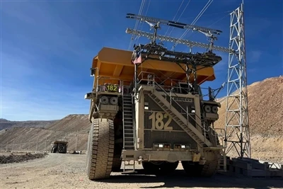 Liebherr ने चिली में उच्च ऊंचाई वाले तांबे की खदान पर चार पावर-लाइन आपूर्ति ख...